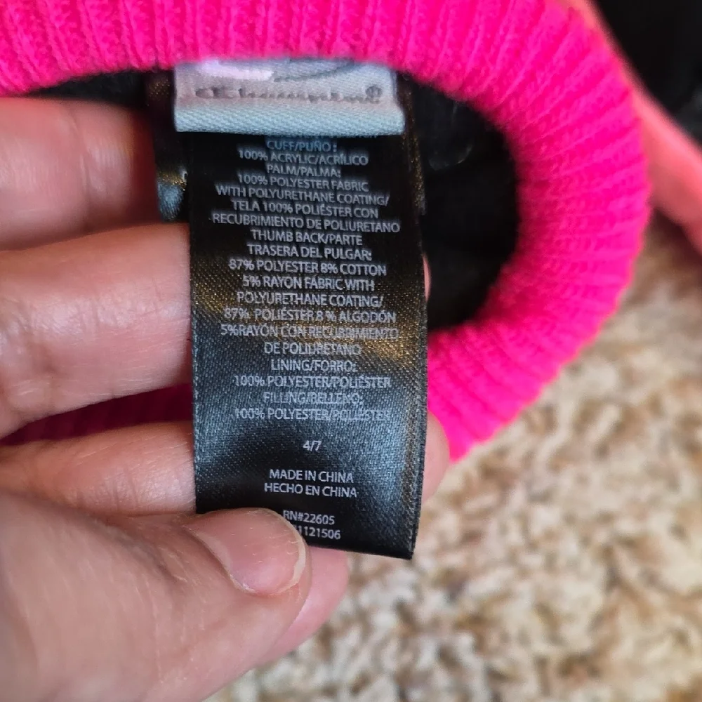 3M Thinsulate Pink and Black Winter Gloves